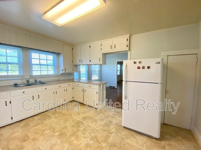 Building Photo - 3901 Plyler Mill Rd