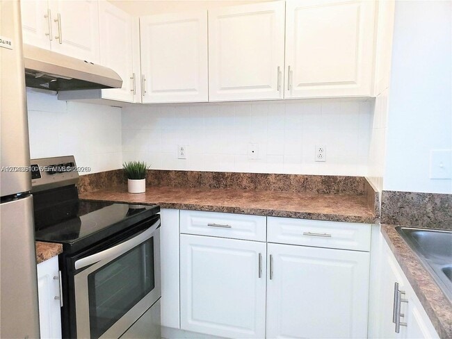 Building Photo - 15659 SW 73rd Cir Terrace