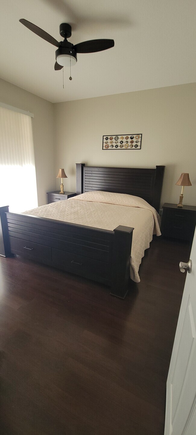 Building Photo - 1064 N Tamiami Trl