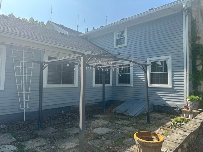 Building Photo - 3896 Drexel Ave