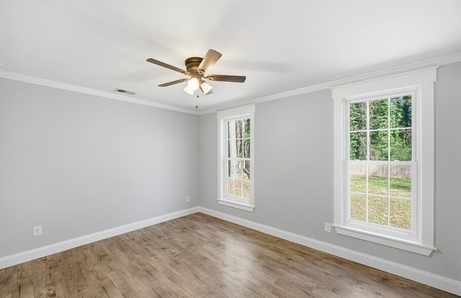 Building Photo - 445 Arnold Ave