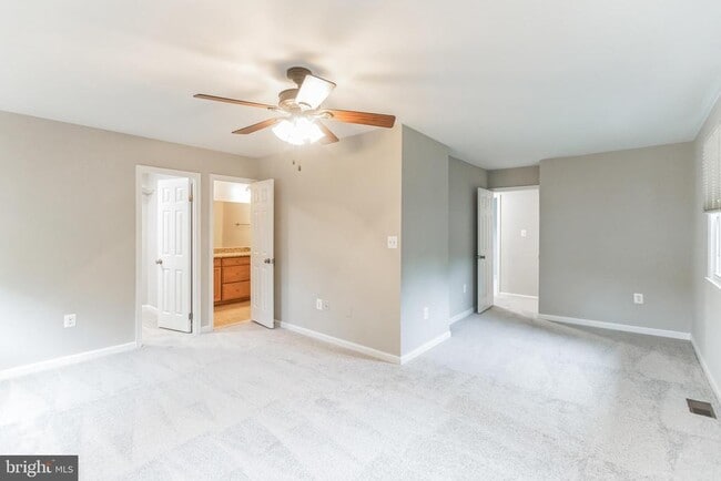 Building Photo - 5335 Lake Cove Ct