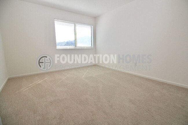 Building Photo - Sausalito Condo with Scenic Views!  Covered Parking!  Pool!  FOUNDATION