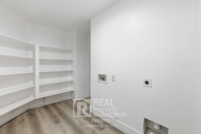 Building Photo - 2420 W Blue Sky Dr