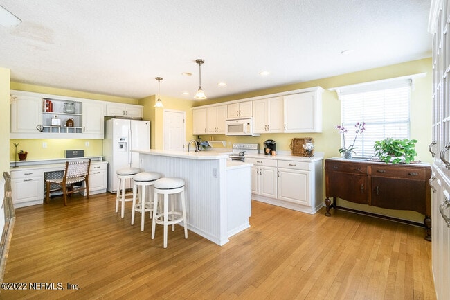 Building Photo - 2102 First St