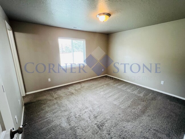 Building Photo - Great Home on Corner Lot!