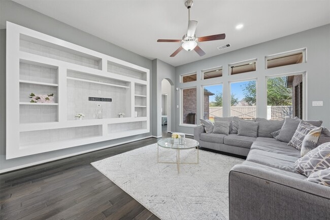 Building Photo - 806 Butterfly Garden Trail