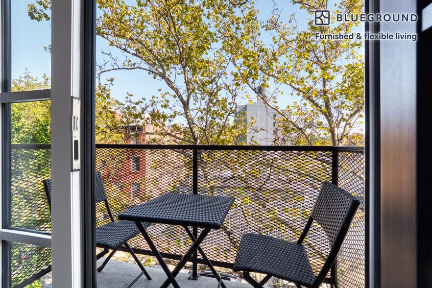 Building Photo - 68 Gold St