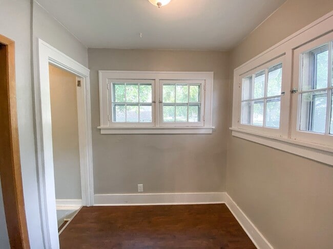 Building Photo - Three Bedroom Two Bathroom House For Rent