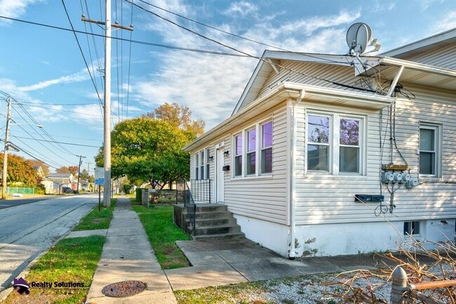 Building Photo - 817 Union Ave