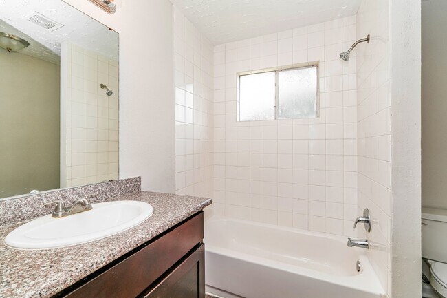Building Photo - 16826 Rockstone