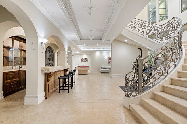 Building Photo - 718 N Rodeo Dr