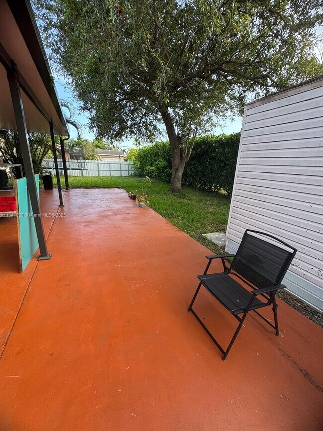 Building Photo - 26680 SW 125th Ave