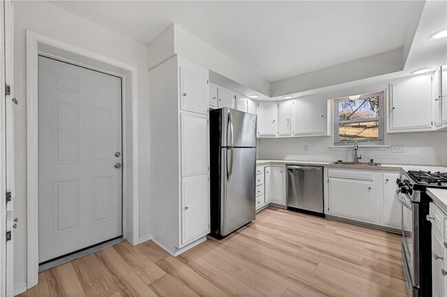 Building Photo - 14804 Dutchmans Dr