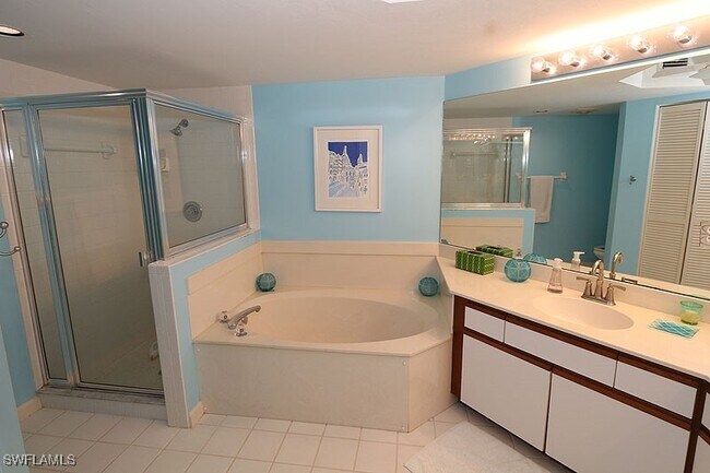 Building Photo - 4250 Lake Forest Dr