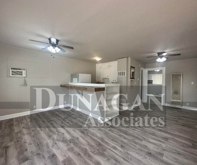 Building Photo - 2215 Turner St