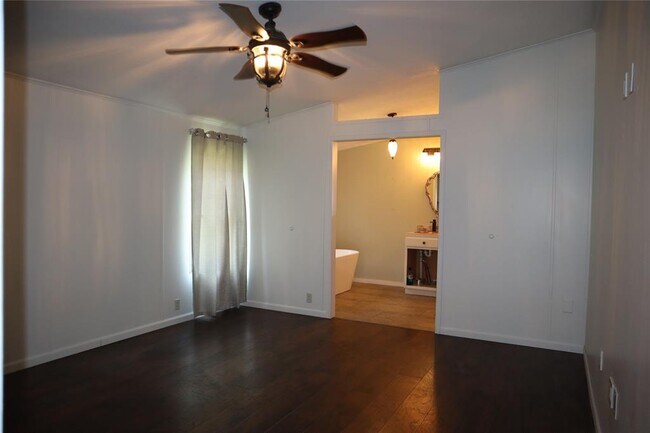 Building Photo - 153 Woodway Dr