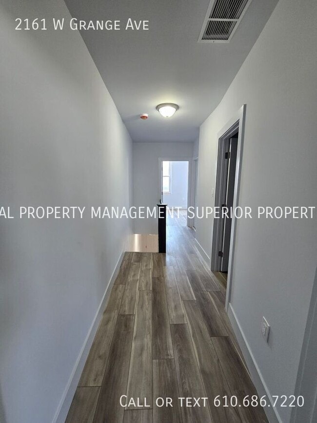 Building Photo - 2161 W Grange Ave