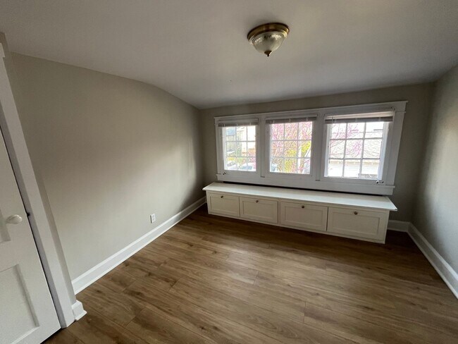 Building Photo - 710 S Fess Ave