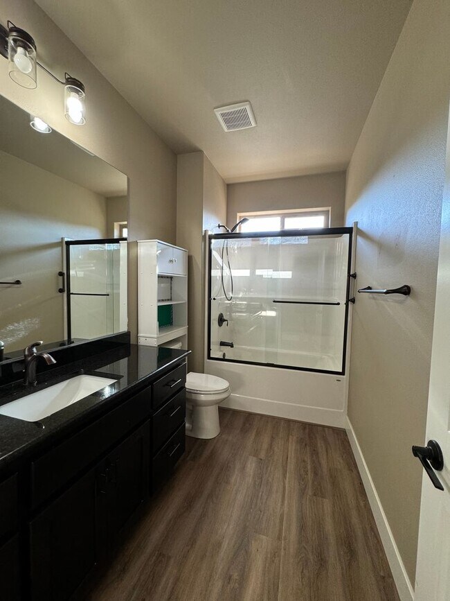 Building Photo - Newer Winchester 4 bedroom 2 bath home