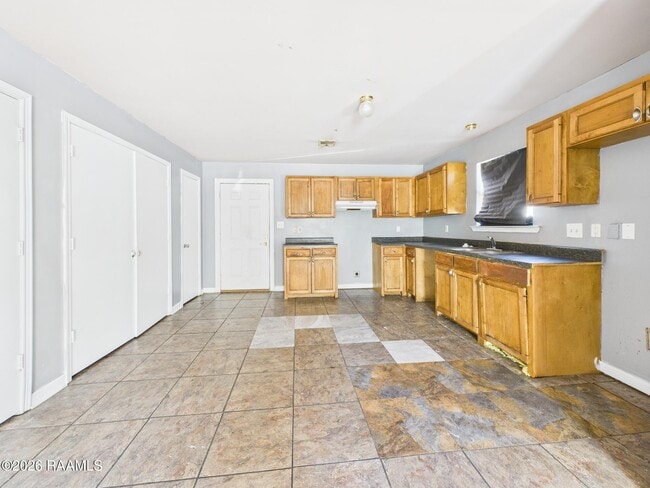 Building Photo - 611 Walker Rd