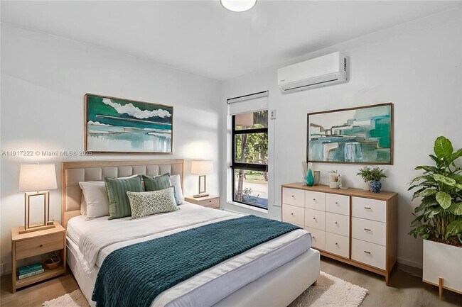 Building Photo - 1600 S Le Jeune Rd