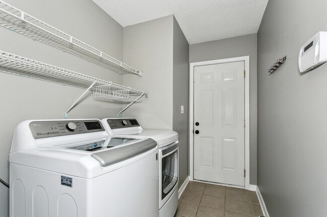 Building Photo - 2208 Seascale Ct