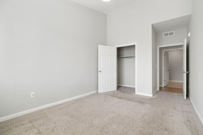 Building Photo - Spacious 3 bedroom in gated community