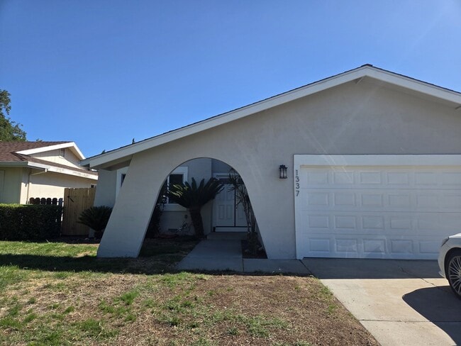 Building Photo - 1337 Cottonwood Dr