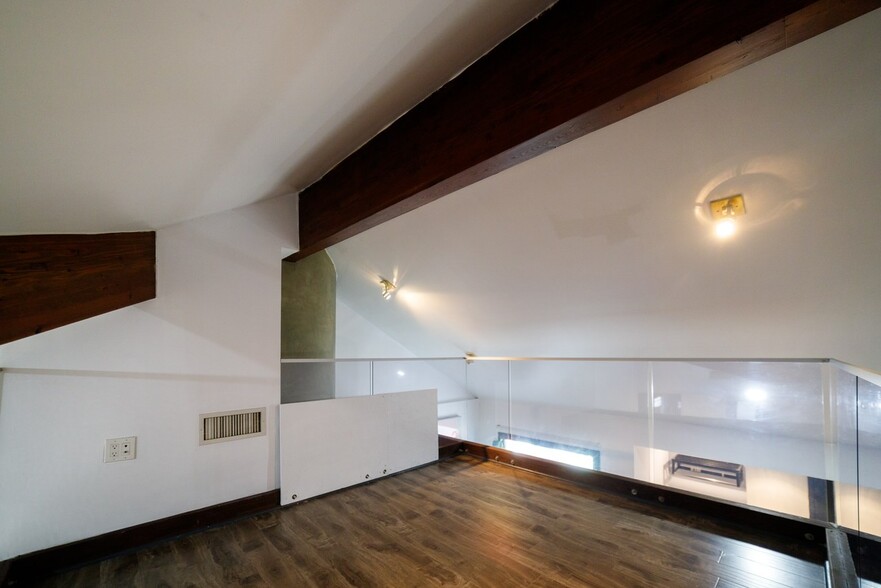 Building Photo - 1201 N Orange Dr
