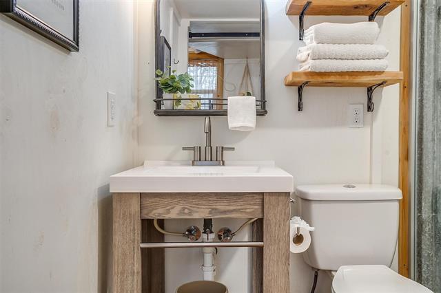 Building Photo - 1809 Whispering Oaks St