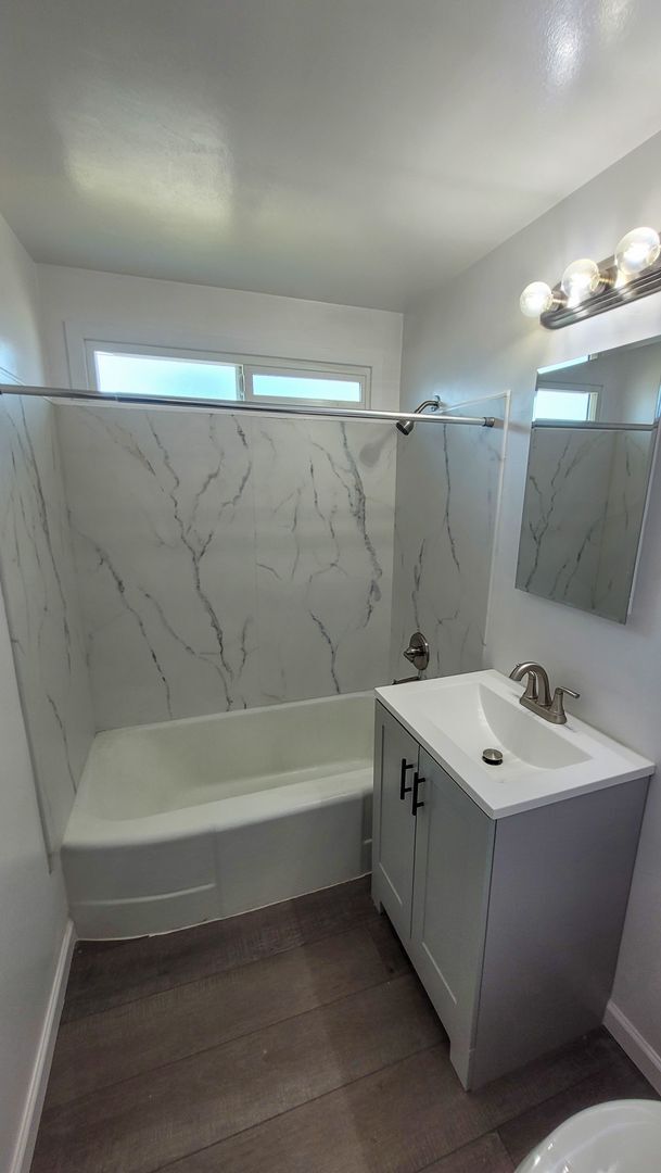 Building Photo - w8312