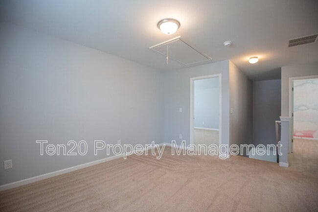 Building Photo - 316 Irish Ln