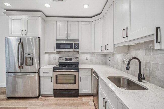 Building Photo - Modern 2BR 2BA Apartment in Columbia Heights
