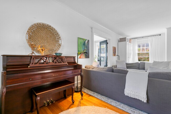 Building Photo - 37 Harmon St