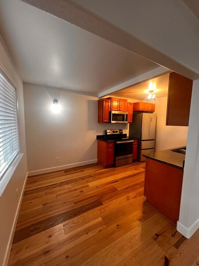 Building Photo - 2 bedroom 2 bath in Concord