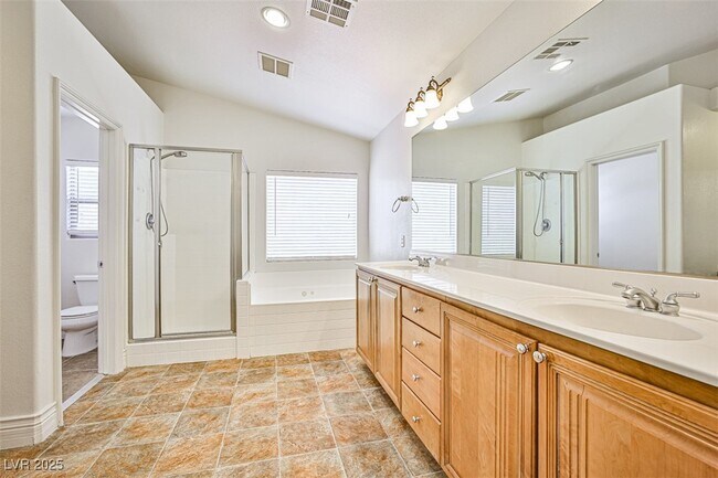 Building Photo - 375 Center Green Dr