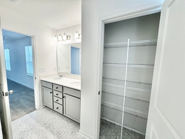 Building Photo - New 3 bedroom 2 1/2 bath home Minutes from I-85 and shopping