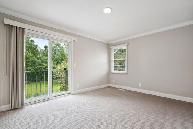 Building Photo - 5721 Londonderry Rd