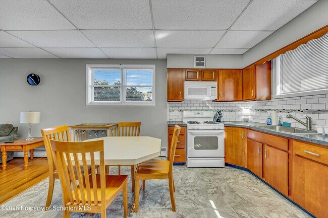 Building Photo - 801 Moosic Rd