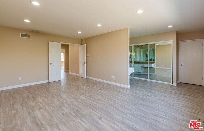 Building Photo - 6032 Sandbrook Dr