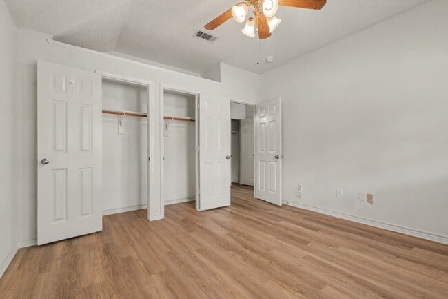 Building Photo - 1306 Woodmont Dr