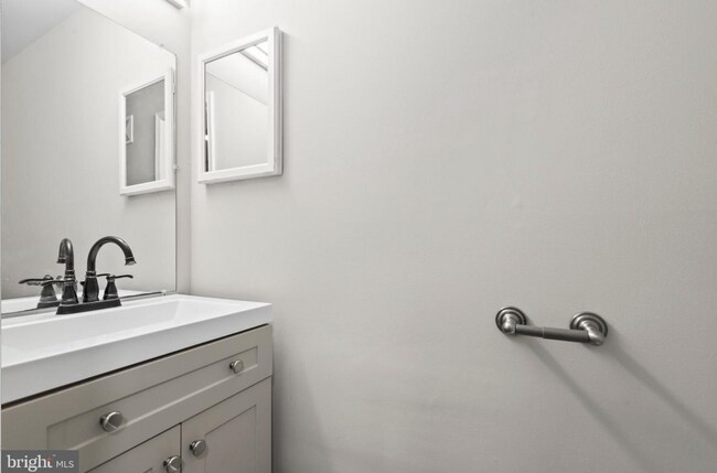 Building Photo - 328 Moseby Ct