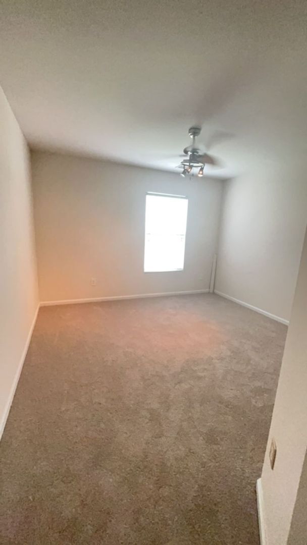 Building Photo - 4 Bedroom 2.5 Bath Home Located In Buckshi...