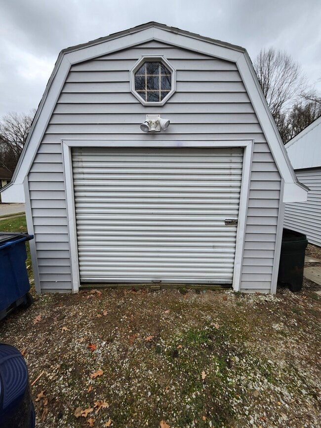 Building Photo - 119 Tall Timber Ct