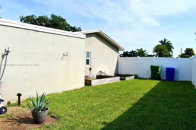 Building Photo - 9820 NW 7th St