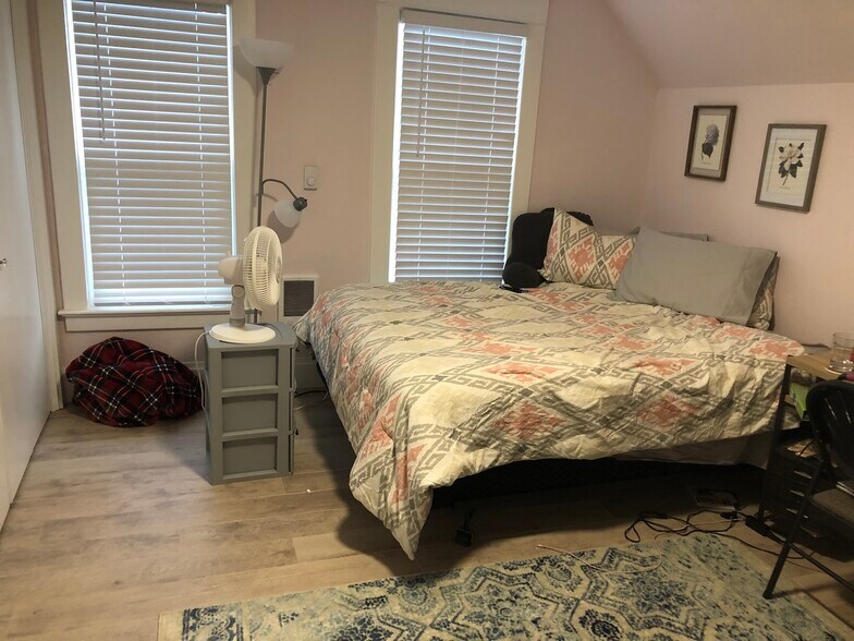 Upstairs Bedroom - 1118 E Augusta Ave