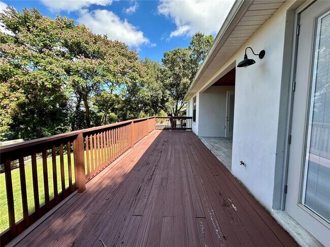 Building Photo - 1027 Campbell Ave