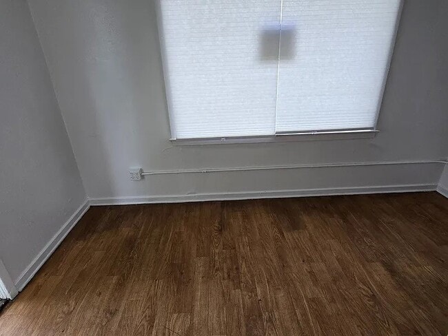 Building Photo - 215 Park St