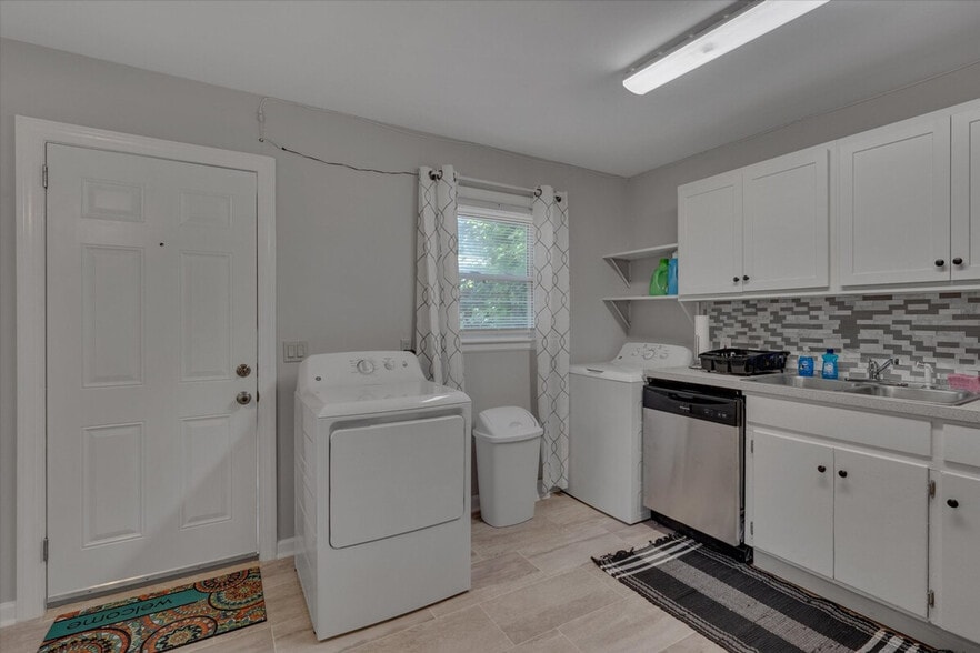 Building Photo - 804 Urban Ave